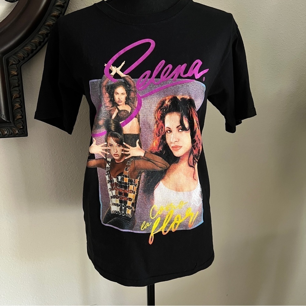 Selena Quintanilla Como La Flor Classic Black Purple Crewneck T-Shirt NOWT Small
